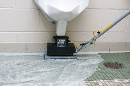 nano-edge-cleaning-under-urinal